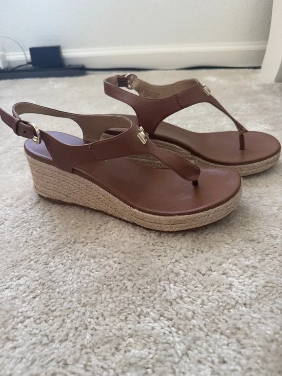 Michael Kors Brown Leather MK Thong Sandals with Gold Logo - Picture 2 of 5